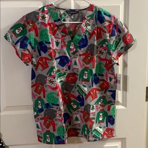 NWT ladies Christmas print scrub top SZ medium